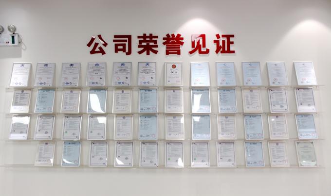 SANTAK Castillo 3C3 HD Tres fases 80KVA 80KW Torre en línea UPS modular interna para redes de centros de datos Telecomunicaciones 22