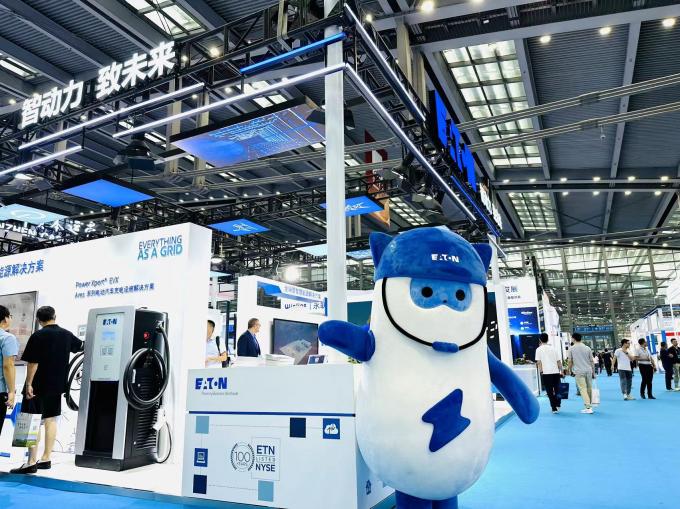 SANTAK Castillo 3C3 HD Tres fases 80KVA 80KW Torre en línea UPS modular interna para redes de centros de datos Telecomunicaciones 13