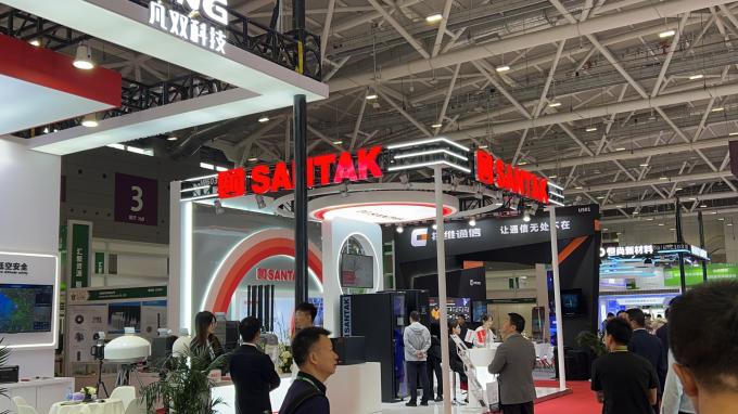 SANTAK Castillo 3C3 HD Tres fases 80KVA 80KW Torre en línea UPS modular interna para redes de centros de datos Telecomunicaciones 14